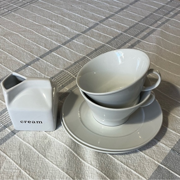 Crate&Barrel Loft White porcelain Cappuccino 4 piece set 2 cups, 2 saucers - Picture 8 of 9